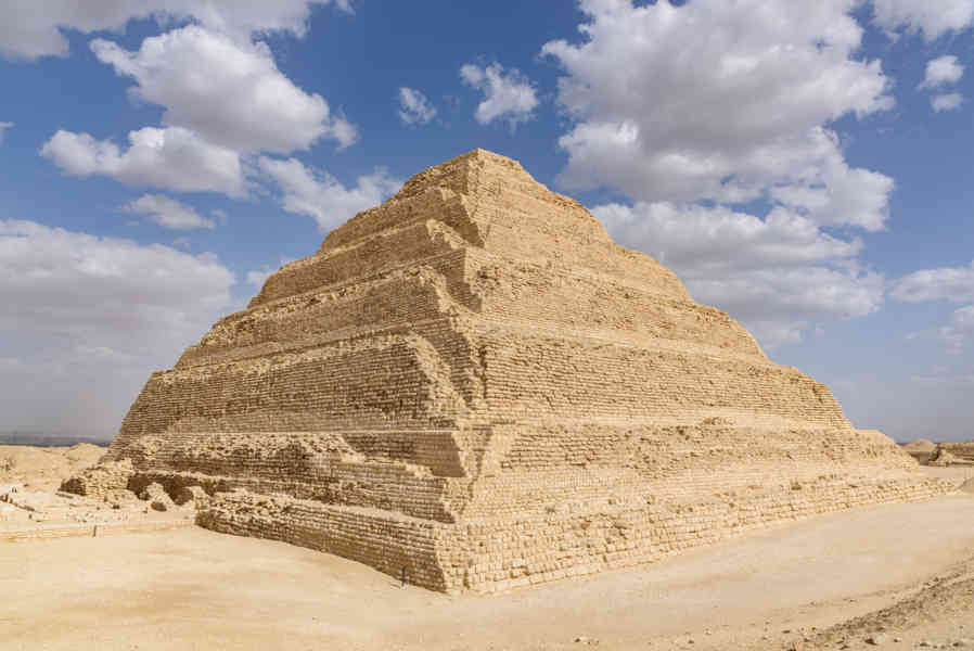 Egipto 250 - necrópolis de Sakkara - pirámide escalonada del Faraón Zoser.jpg